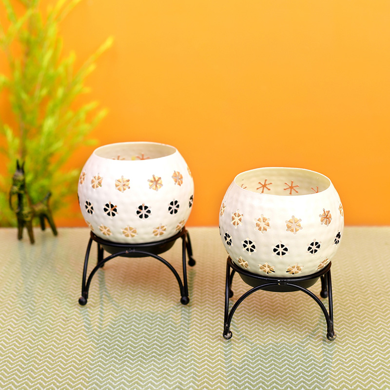 Moorni White Polka Tealights (Set of 2) with Metal Stands